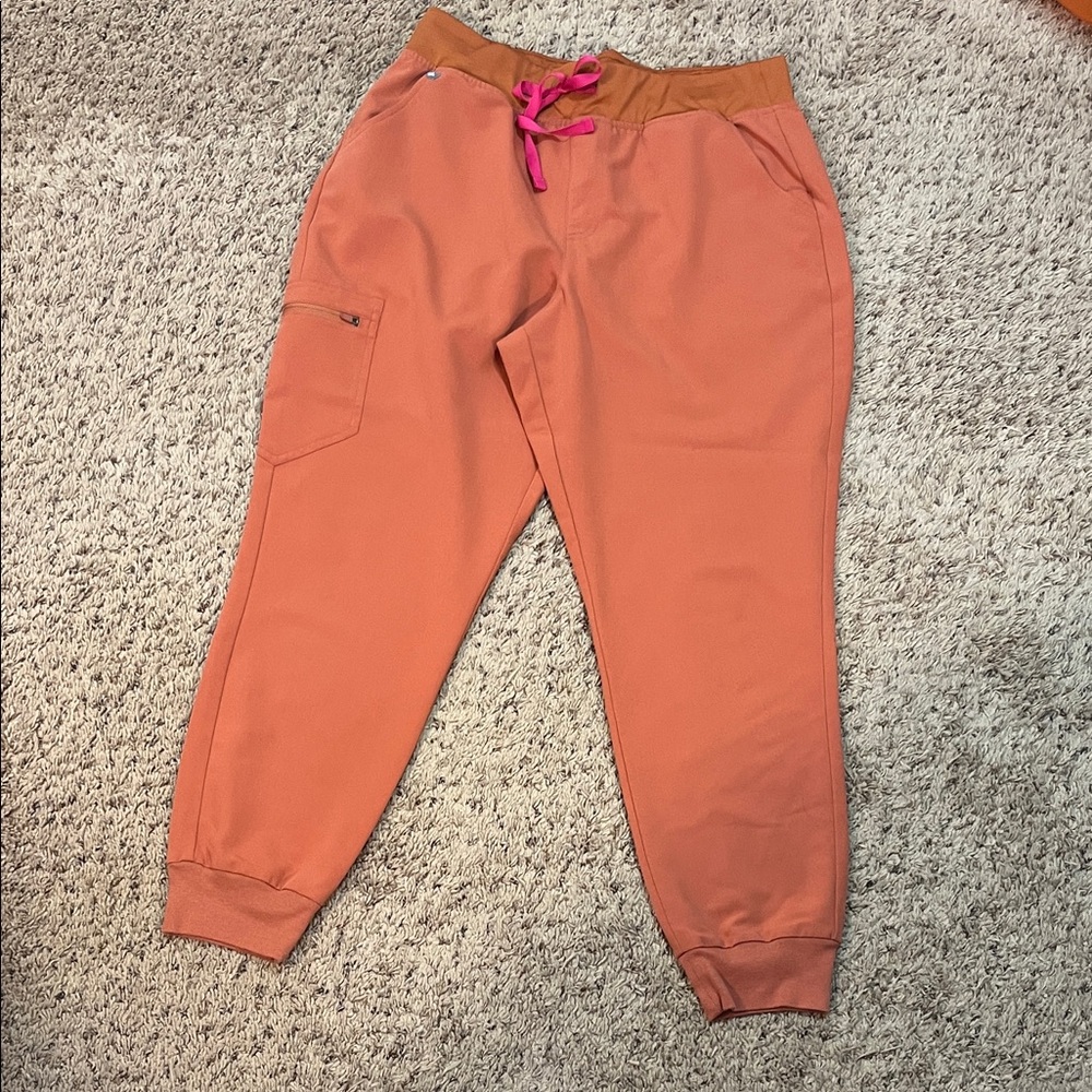 Figs Zamora Jogger Scrub Pants / Limited Edition Terracotta - Picture 8 of 11